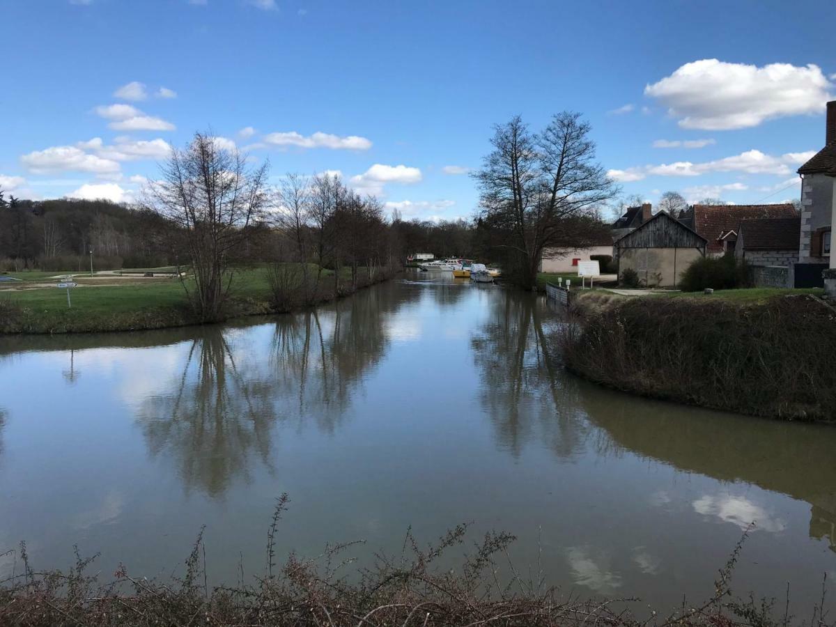 Les Lodges Du Canal Vue Sur Le Canal Rogny Eksteriør bilde